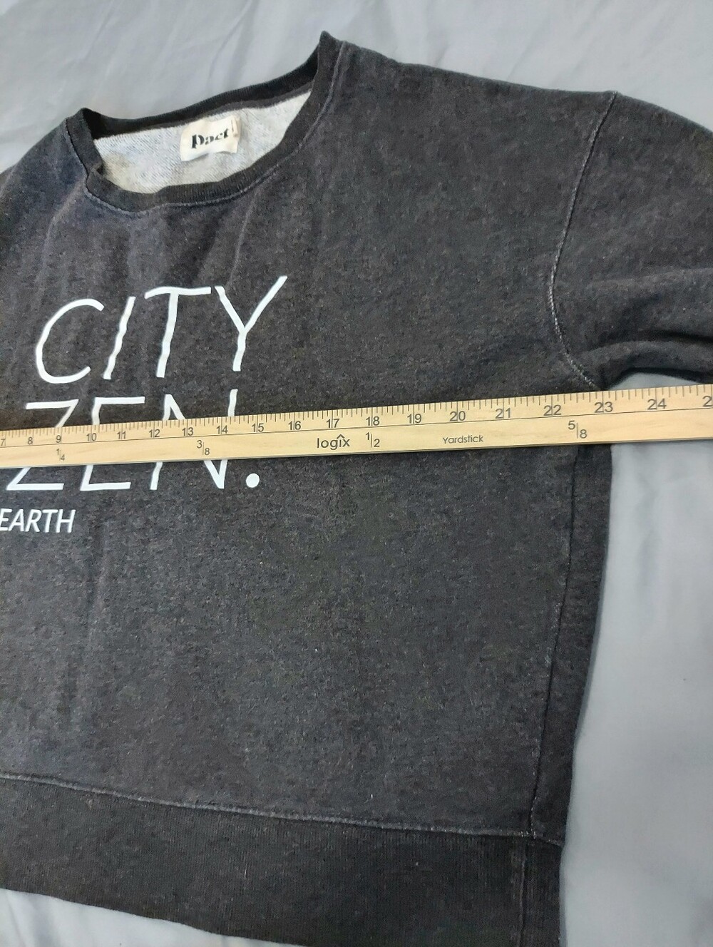 PACT Cropped Graphic "CITY ZEN EARTH" Sweatshirt Dark Gray Women Large - Picture 8 of 9